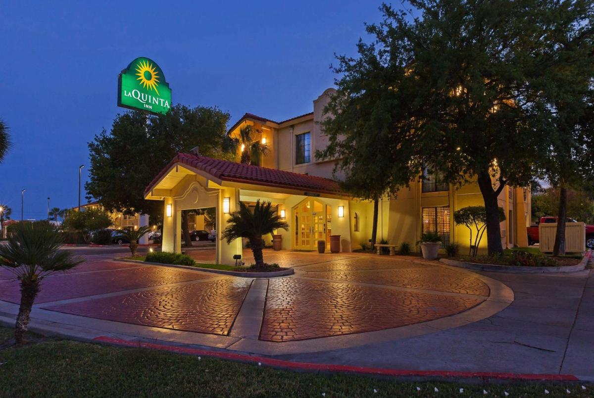 Popular attractions Area Nearby Property